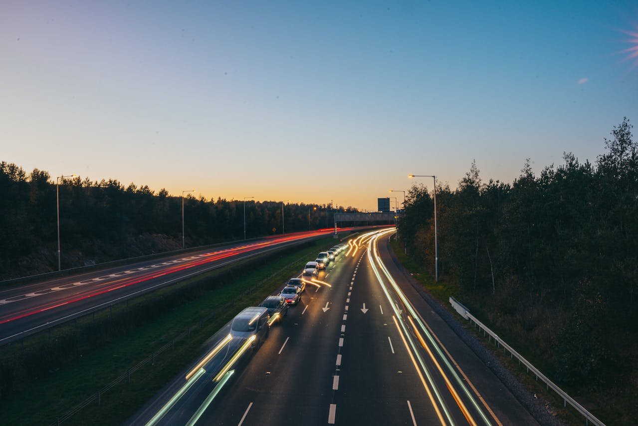 🚐 Wie fahren mit Wohnmobil auf die Straße und Autobahn: Dein umfassender Guide